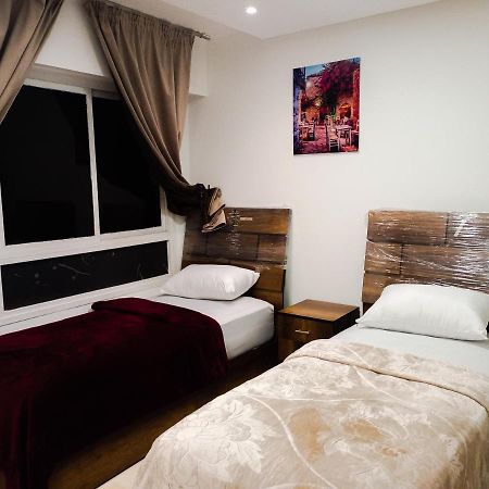 Amazing Appartement Au Centre Ville En Face Hilton & Gare Train De Tgv De Tanger Esterno foto