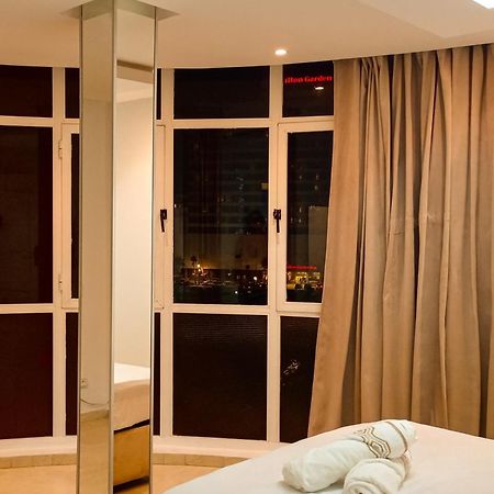 Amazing Appartement Au Centre Ville En Face Hilton & Gare Train De Tgv De Tanger Esterno foto