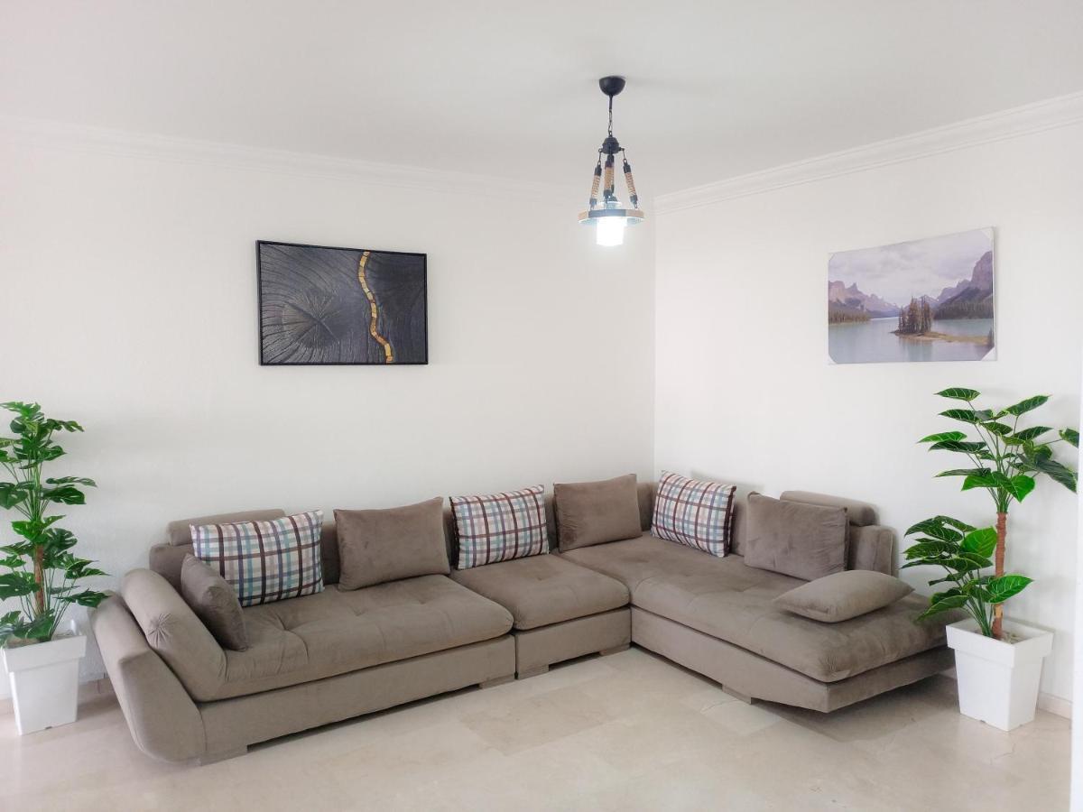 Amazing Appartement Au Centre Ville En Face Hilton & Gare Train De Tgv De Tanger Esterno foto