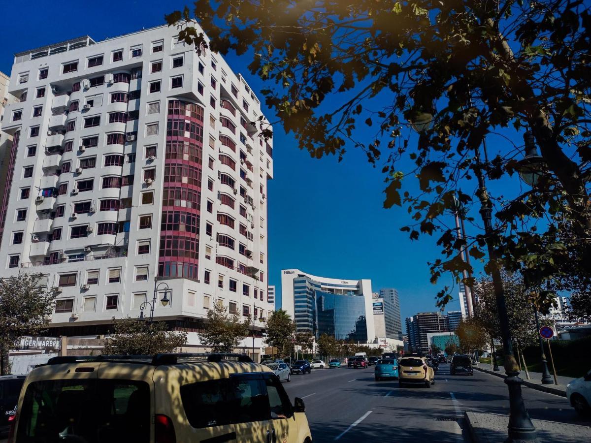 Amazing Appartement Au Centre Ville En Face Hilton & Gare Train De Tgv De Tanger Esterno foto