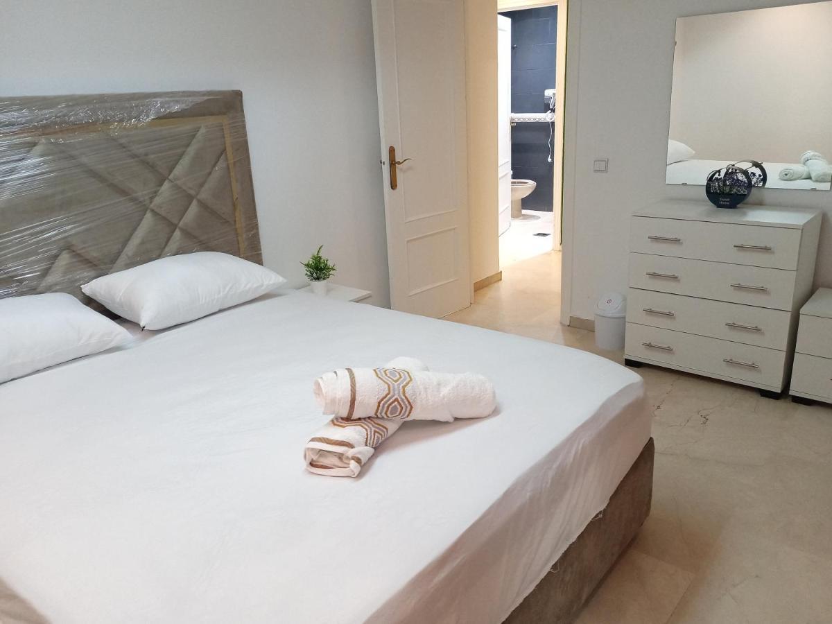 Amazing Appartement Au Centre Ville En Face Hilton & Gare Train De Tgv De Tanger Esterno foto