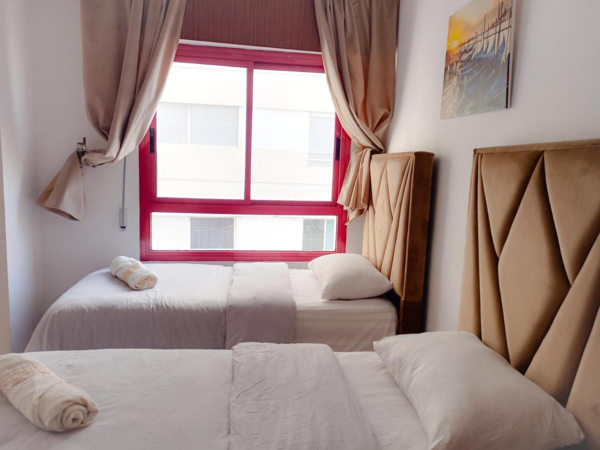 Amazing Appartement Au Centre Ville En Face Hilton & Gare Train De Tgv De Tanger Esterno foto