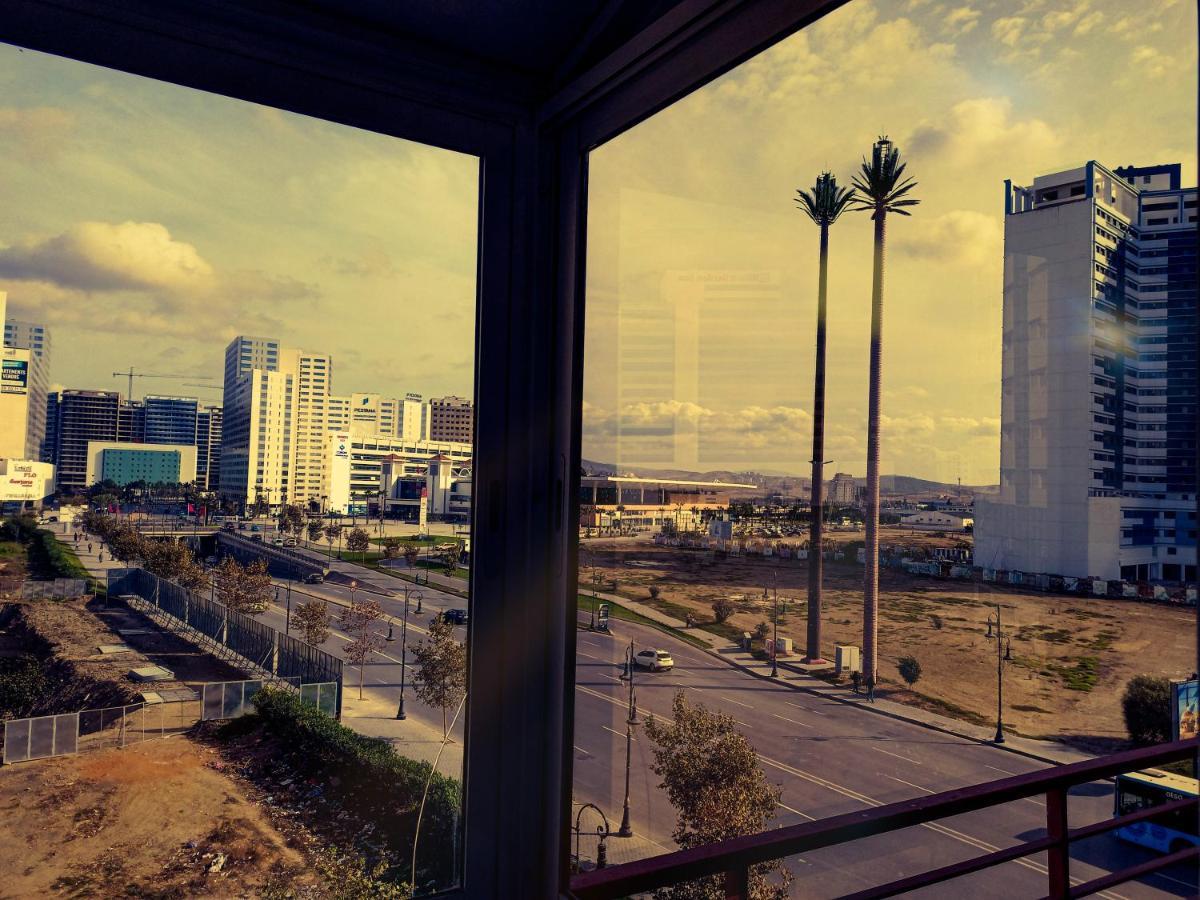 Amazing Appartement Au Centre Ville En Face Hilton & Gare Train De Tgv De Tanger Esterno foto