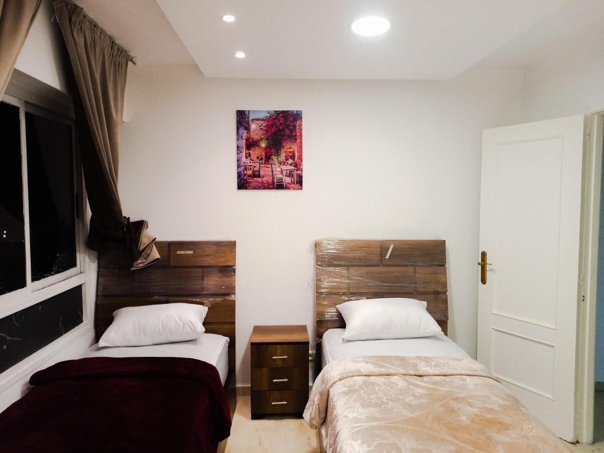 Amazing Appartement Au Centre Ville En Face Hilton & Gare Train De Tgv De Tanger Esterno foto