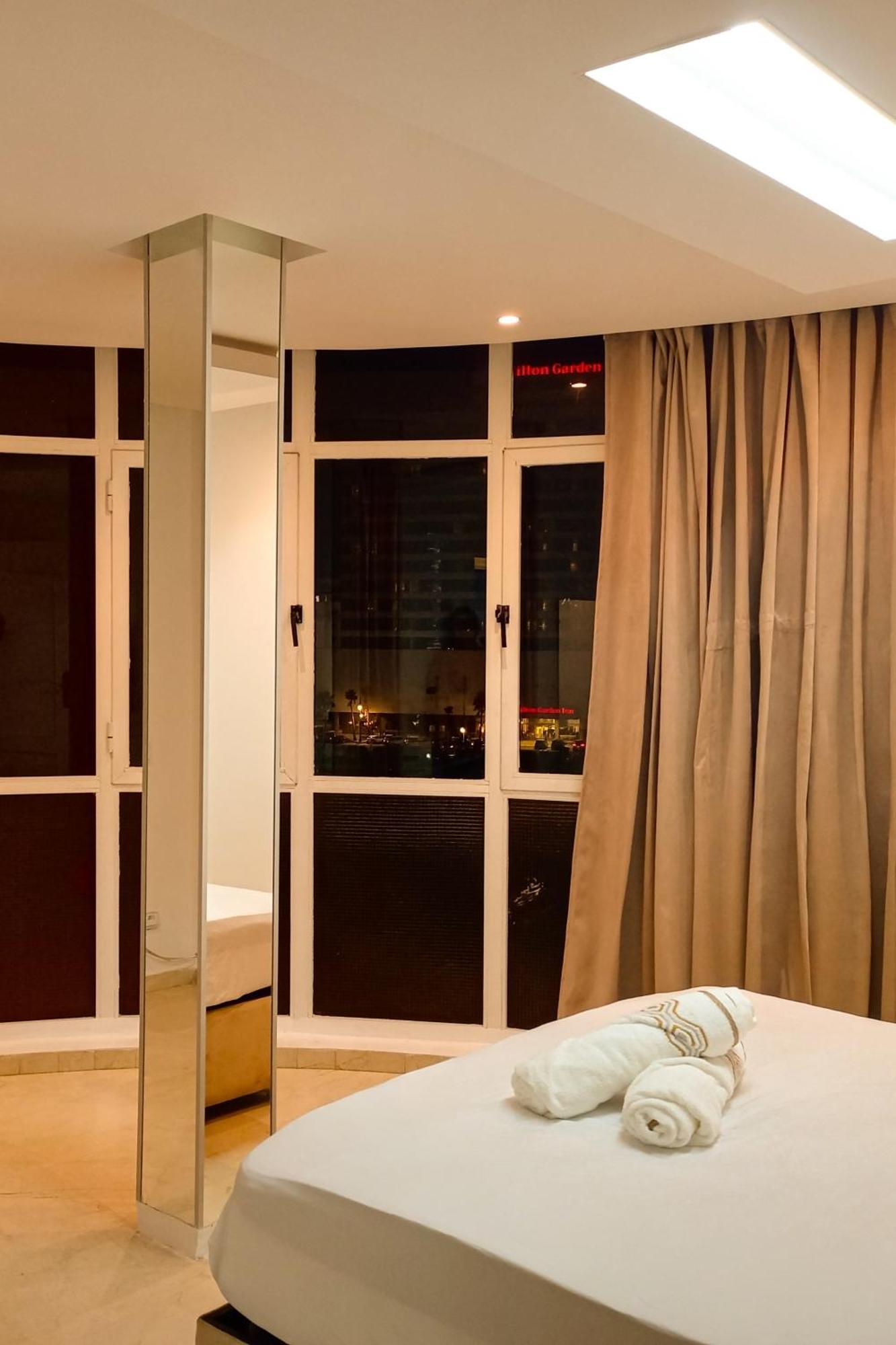 Amazing Appartement Au Centre Ville En Face Hilton & Gare Train De Tgv De Tanger Esterno foto